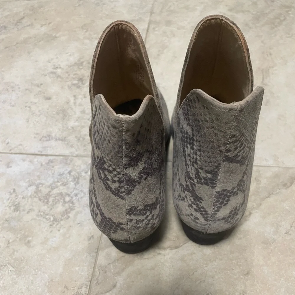 NEW Free People Animal Charm Double V Python Ankle Boots. Size 9